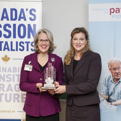 KGH President &amp; CEO Leslee Thompson receives KGH's Passion Capital Award from Leslie Carter, Chief Brand &amp; Strategy Officer at Knightsbridge Human Capital Solutions on December 1, 2014.